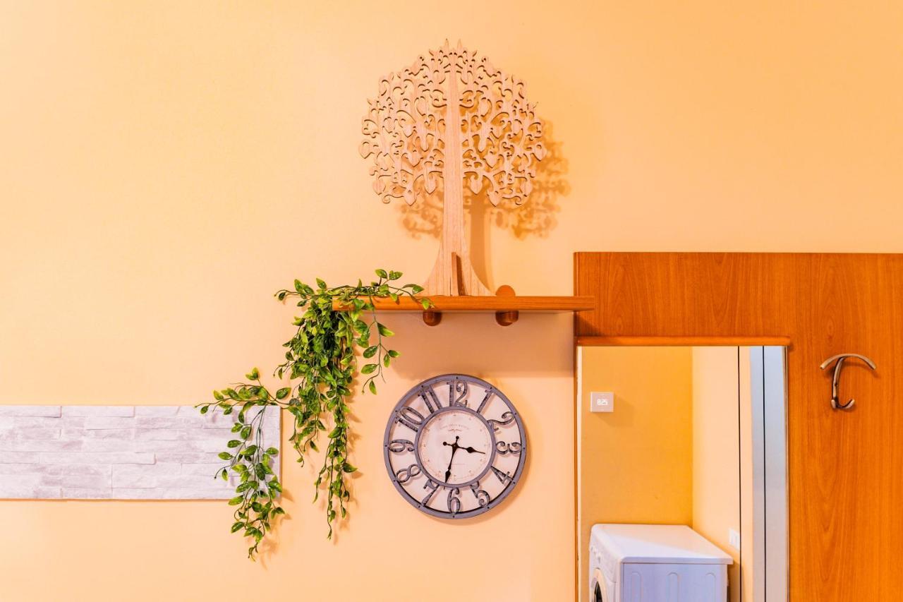 La Santa Maria Apartment Cuneo Bagian luar foto