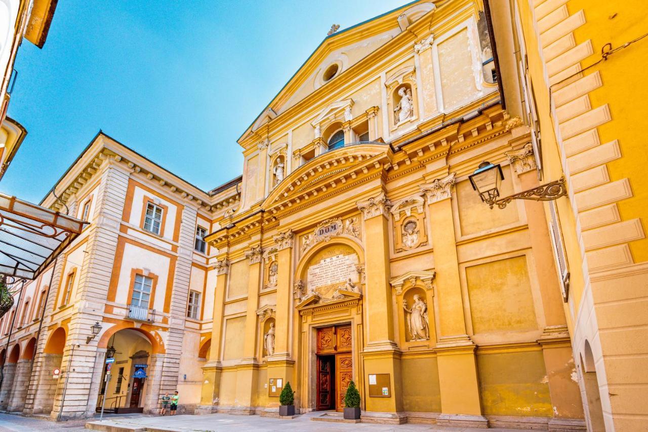 La Santa Maria Apartment Cuneo Bagian luar foto