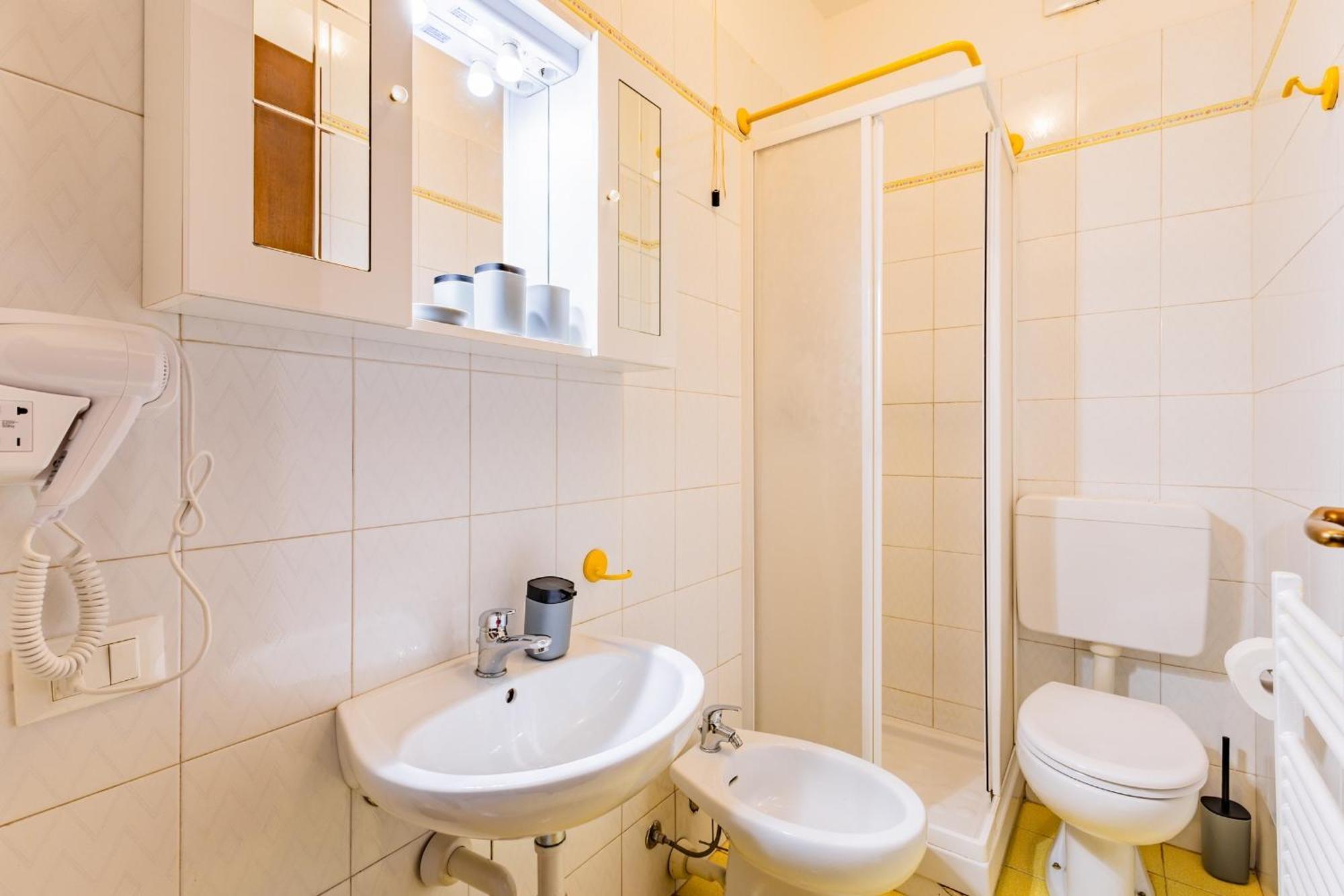 La Santa Maria Apartment Cuneo Bagian luar foto